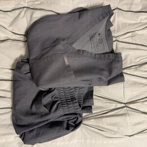 FIGS Charcoal Scrub Ensemble